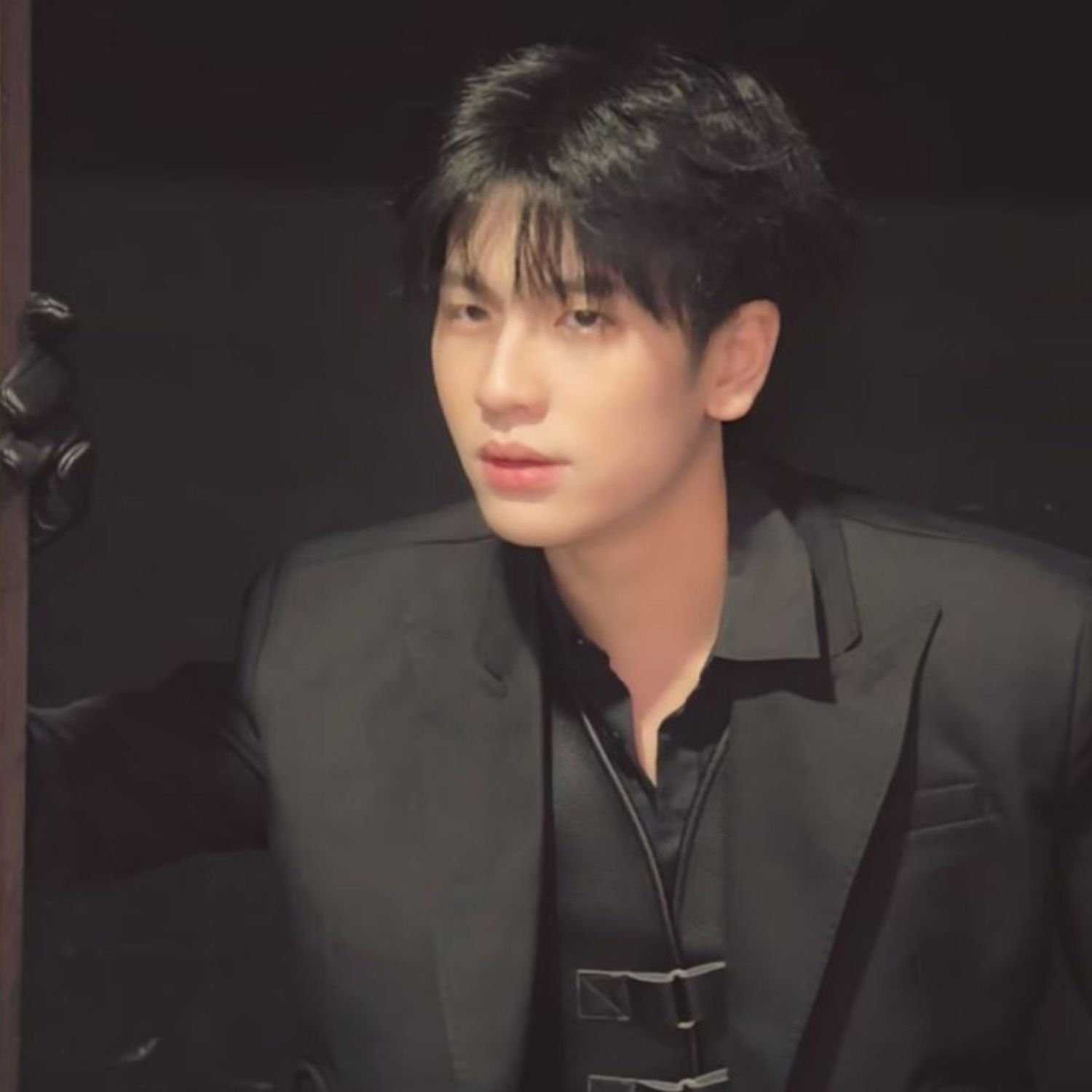 Behind-the-scenes cut of Shen (NexT1DE)