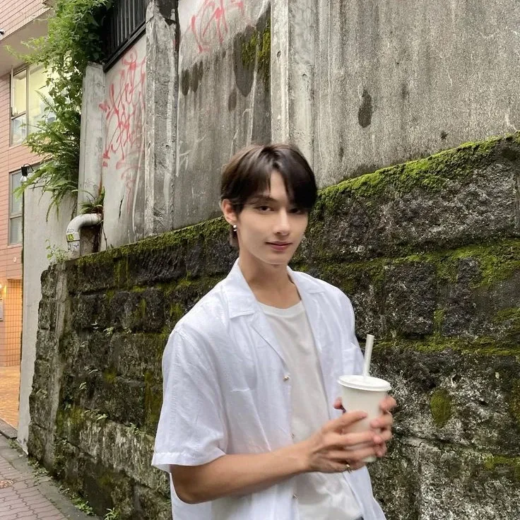 Latest photo of Jun (SEVENTEEN)