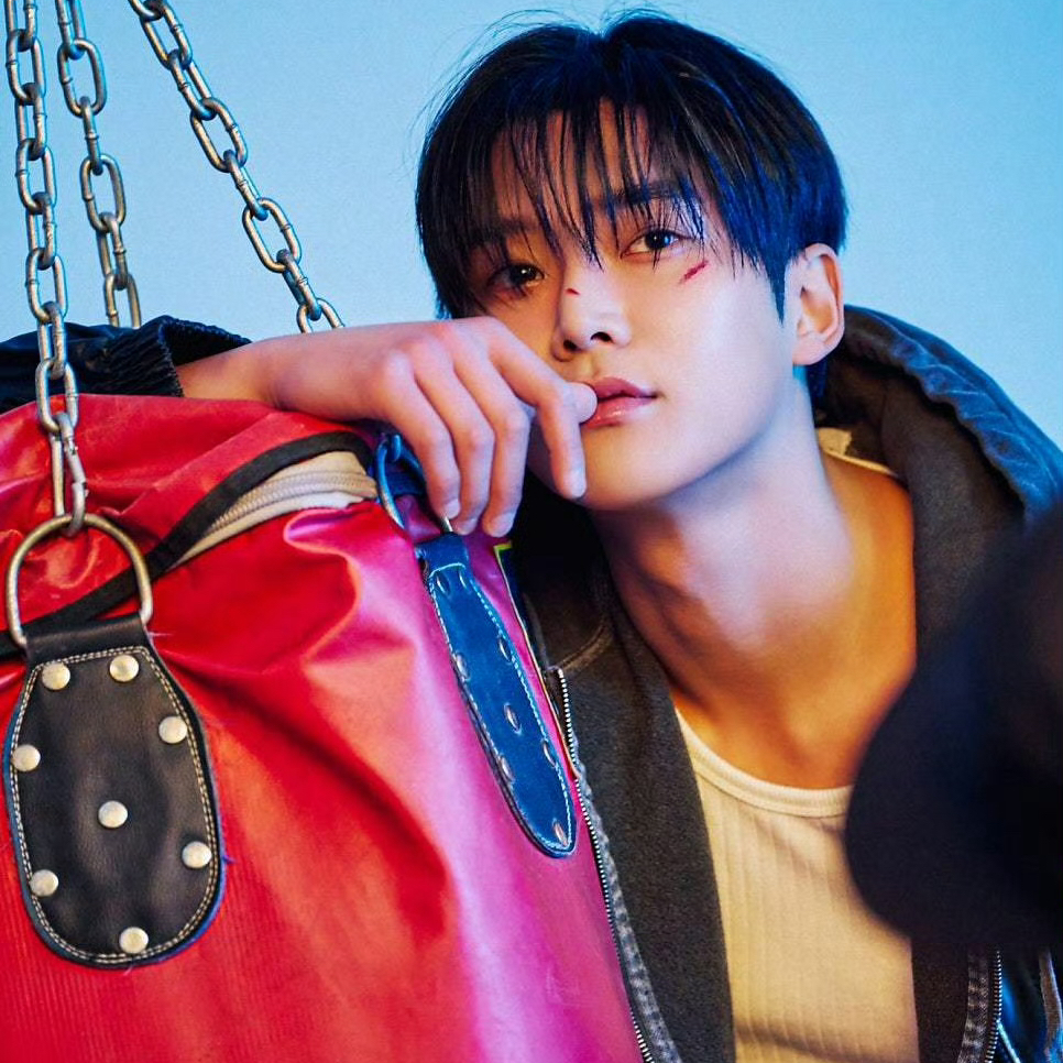 Behind-the-scenes cut of Rowoon