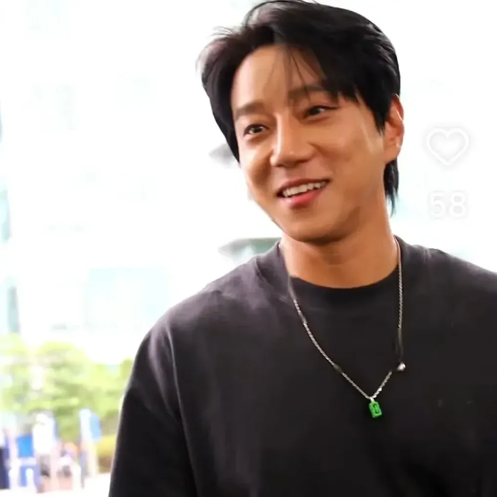 Behind-the-scenes cut of Hwang Chiyeol