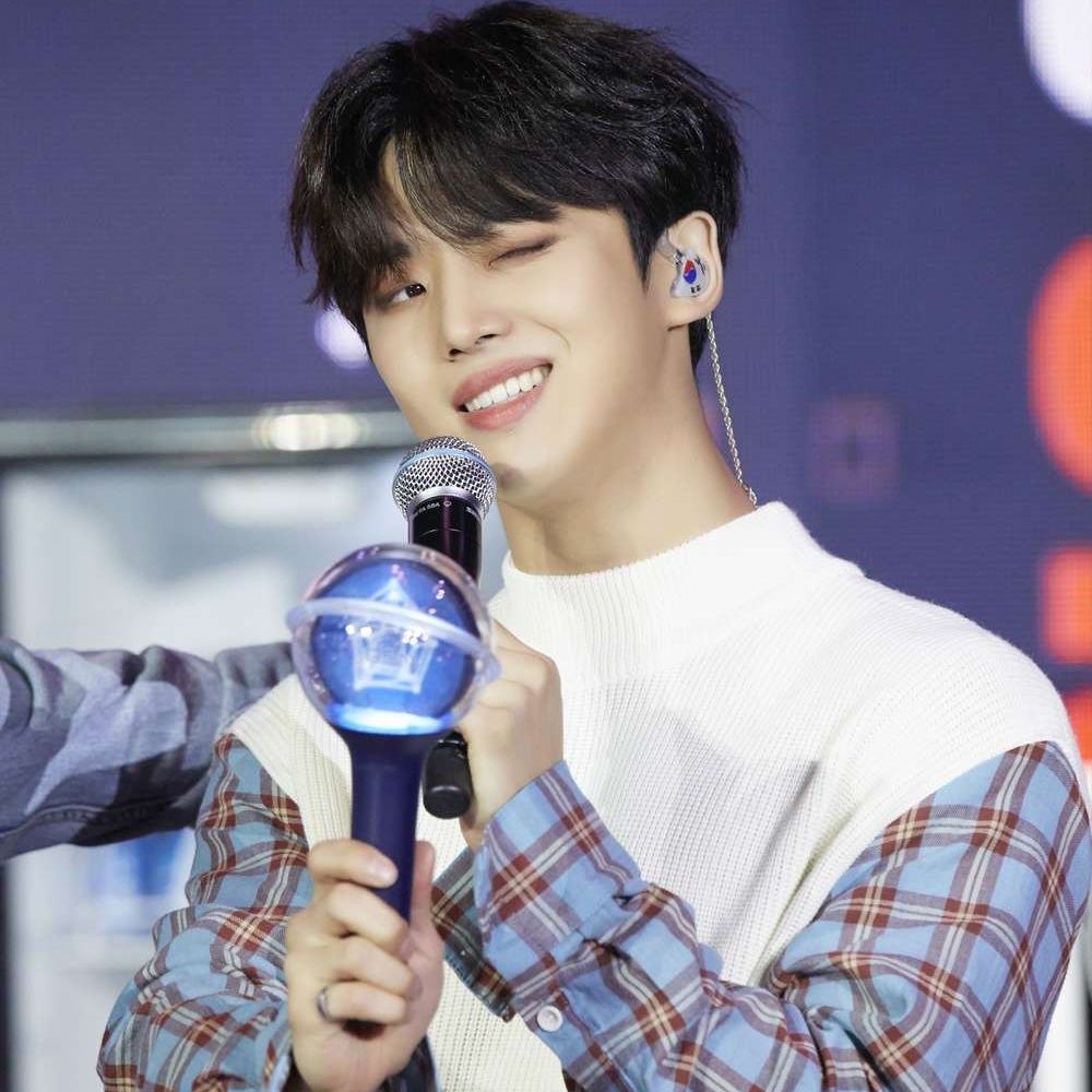 홍석 (펜타곤)의 비하인드 컷