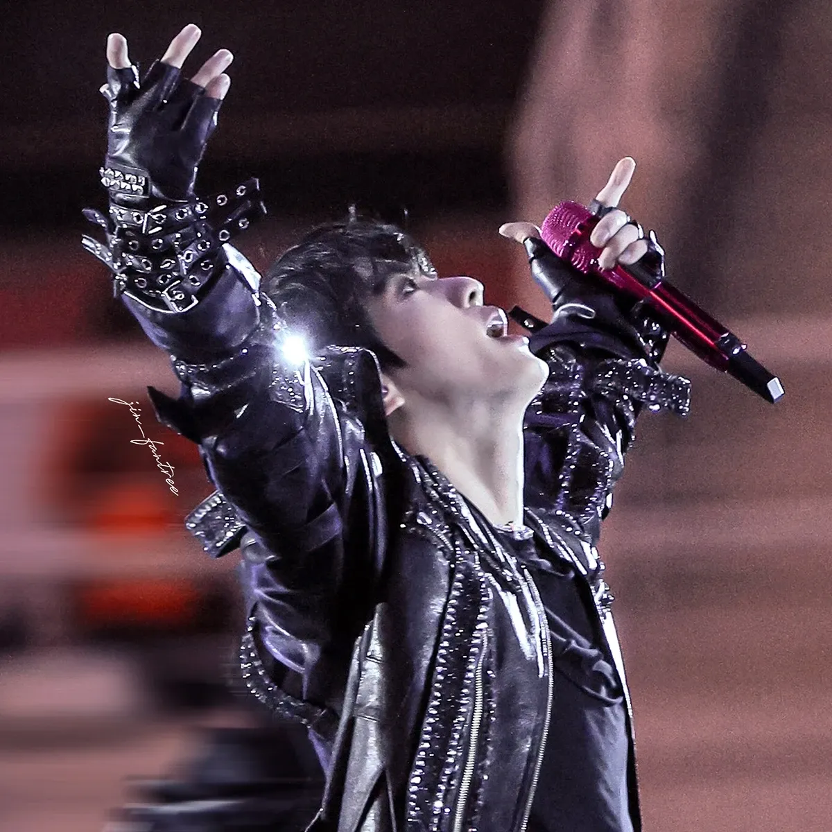 Foto aktivitas terbaru Jin (BTS)