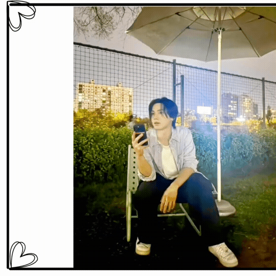 A moment captured by Rocky's fan