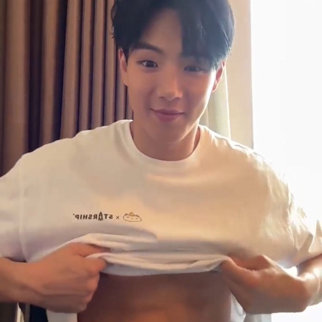 Foto aktivitas terbaru MONSTA X