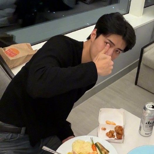 세훈 (EXO)의 최신 사진