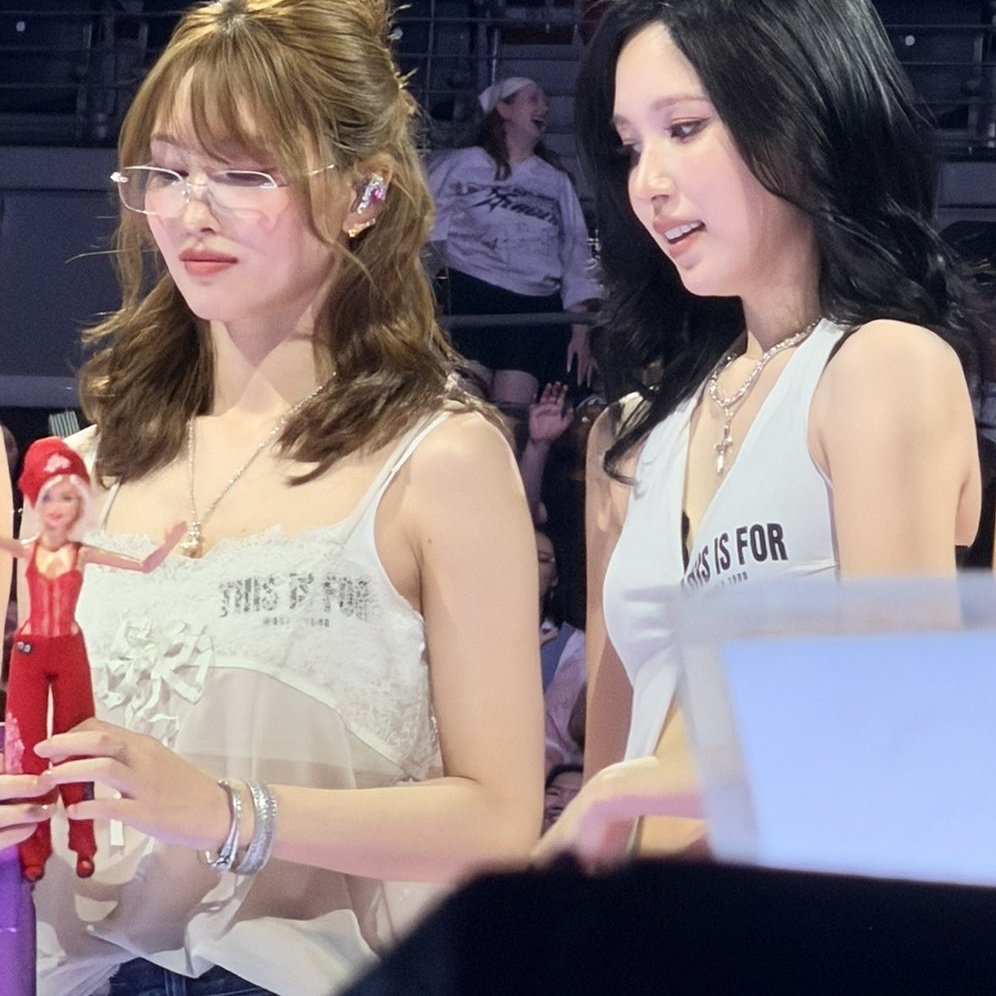Foto terbaru Momo (TWICE)