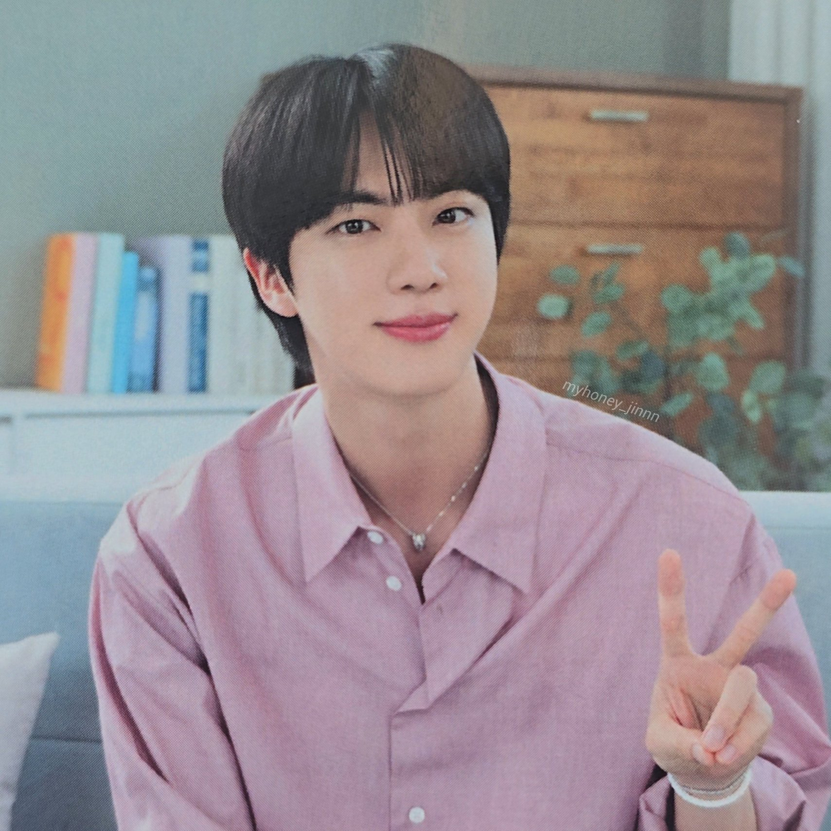 Foto aktivitas terbaru Jin (BTS)