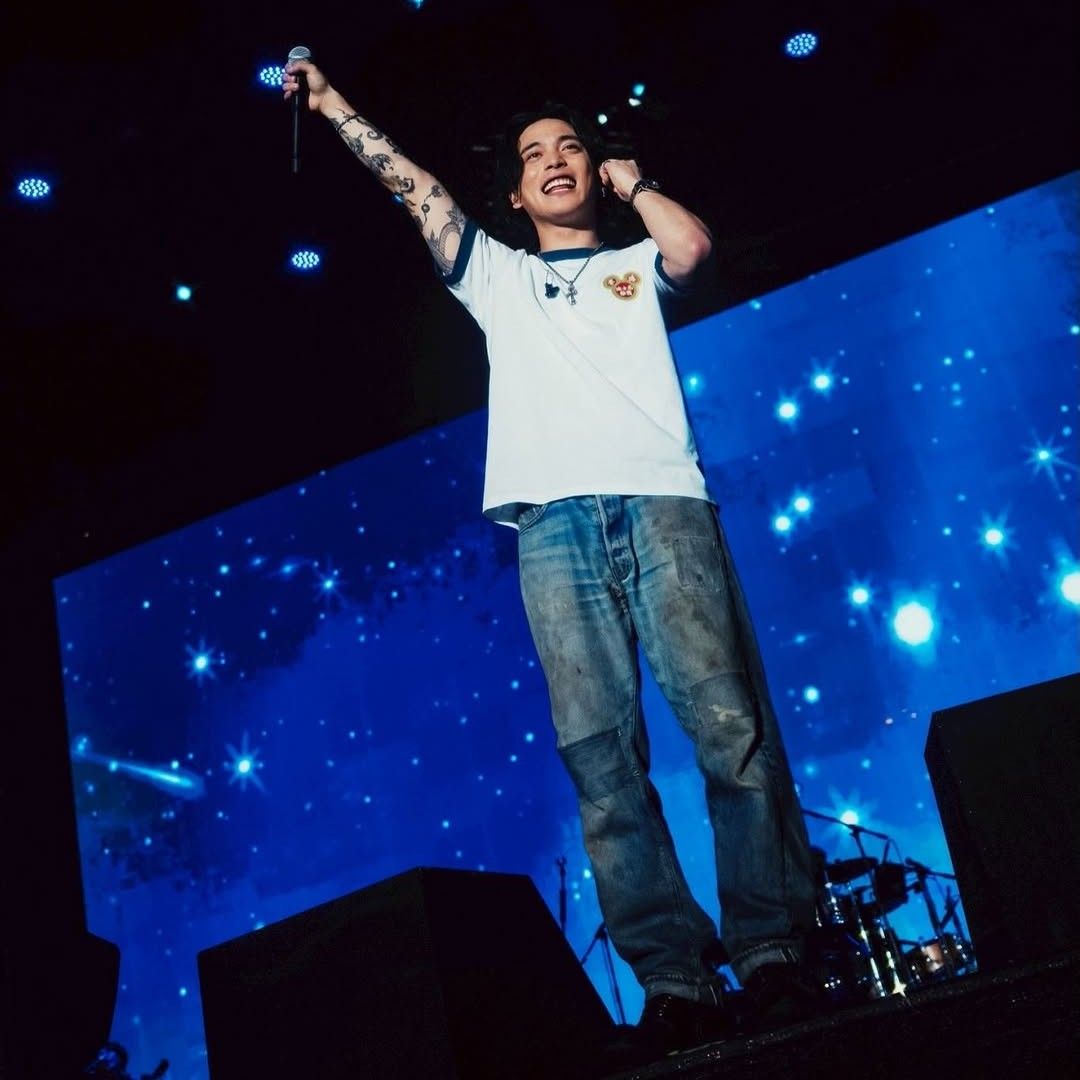 A moment captured by Yuuri's fan