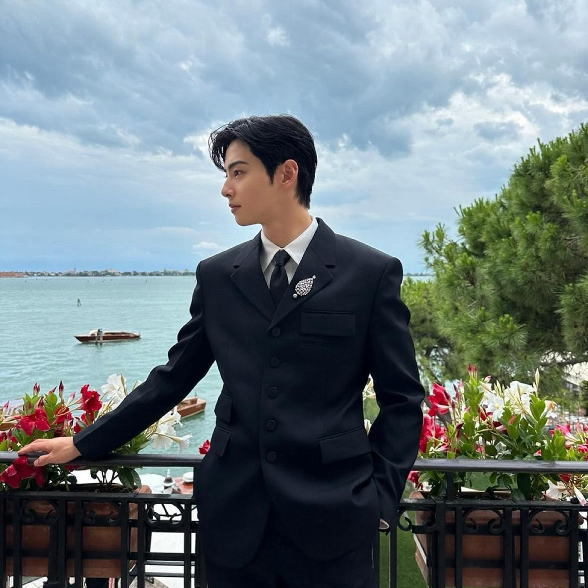 아스트로의 최신 사진