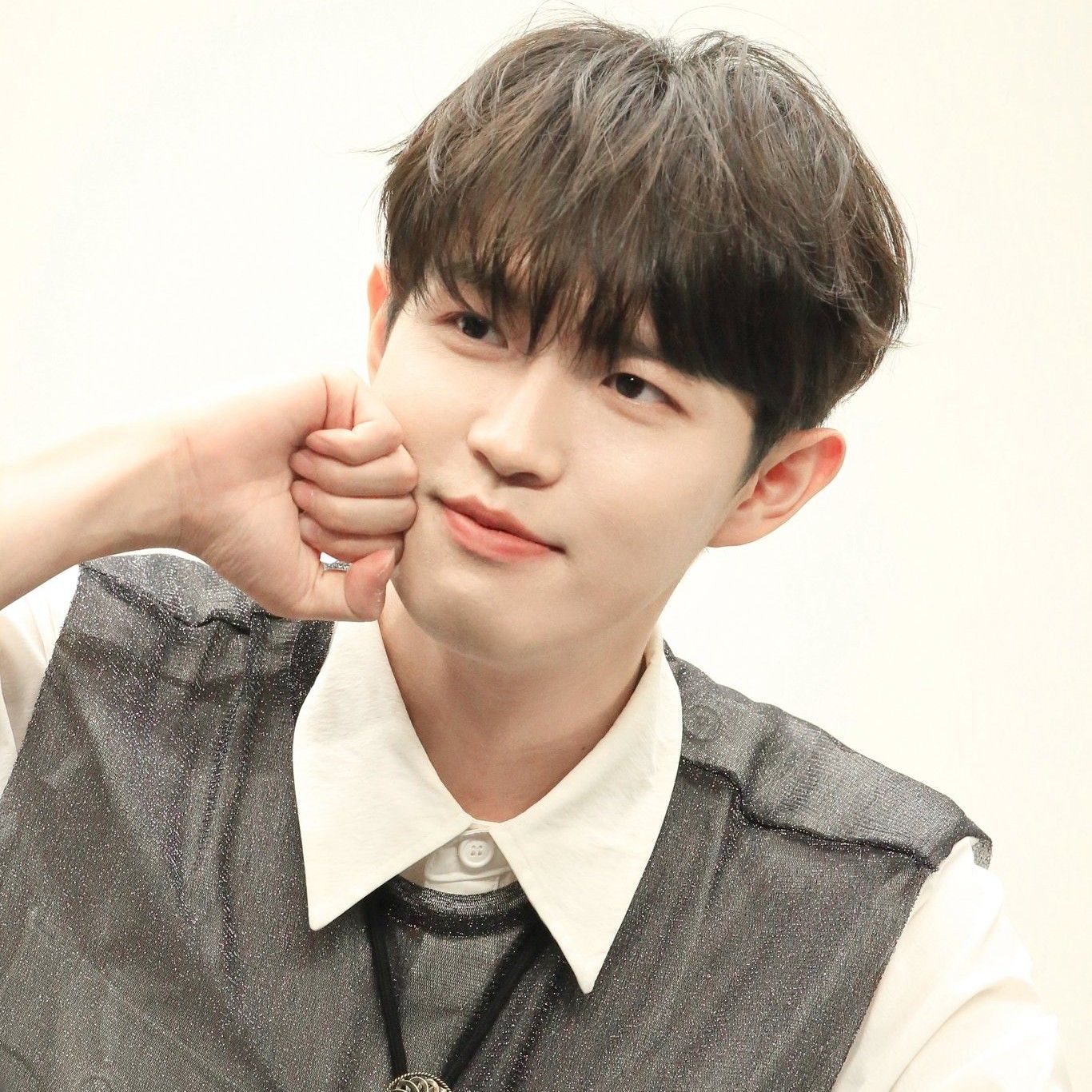 Behind-the-scenes cut of Kim Jaehwan