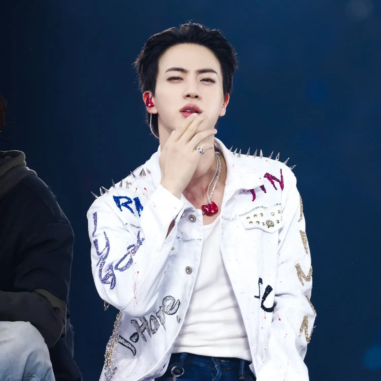 진 (방탄소년단)의 비하인드 컷