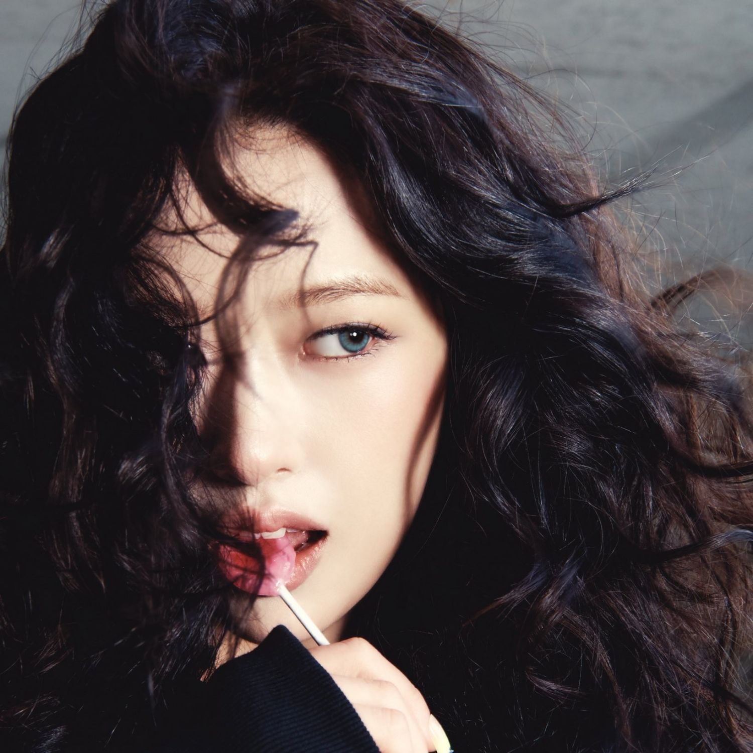 Recent activity shot of An Yujin (IVE)