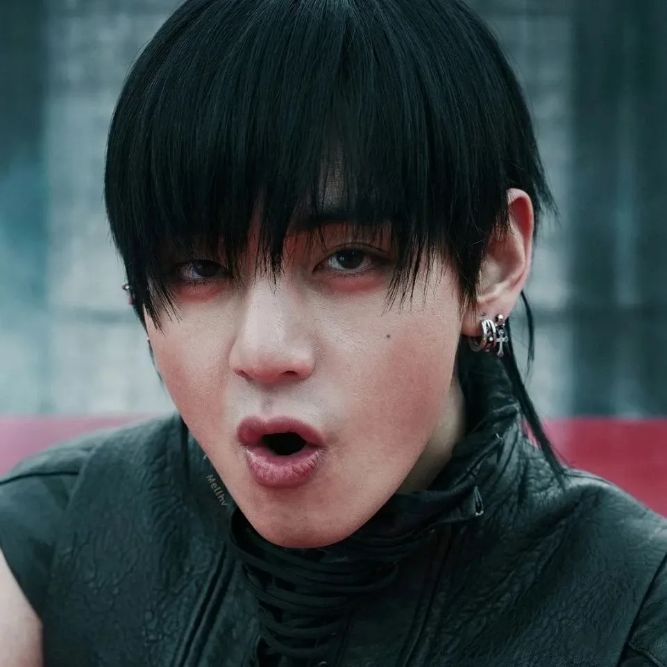 뷔 (방탄소년단)의 비하인드 컷