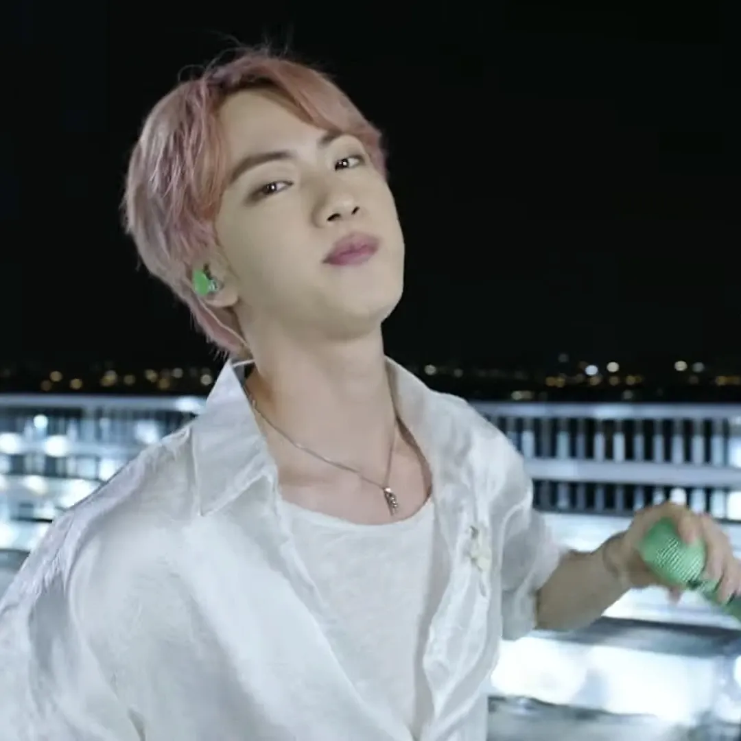 진 (방탄소년단)의 비하인드 컷