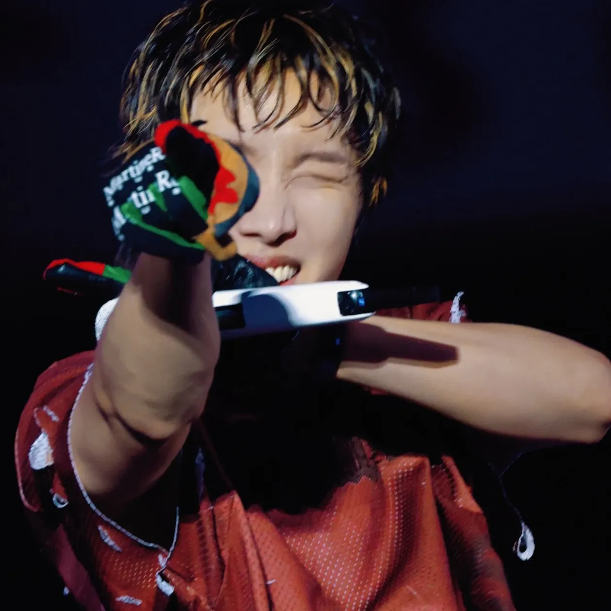 Foto aktivitas terbaru j-hope (BTS)