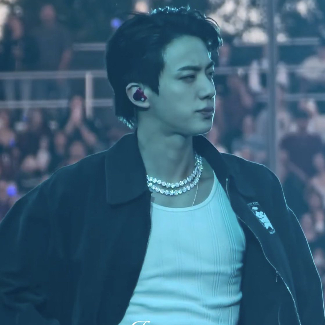 Momen yang diabadikan oleh penggemar Jin (BTS)