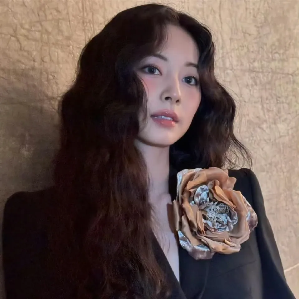 Foto aktivitas terbaru Tzuyu (TWICE)