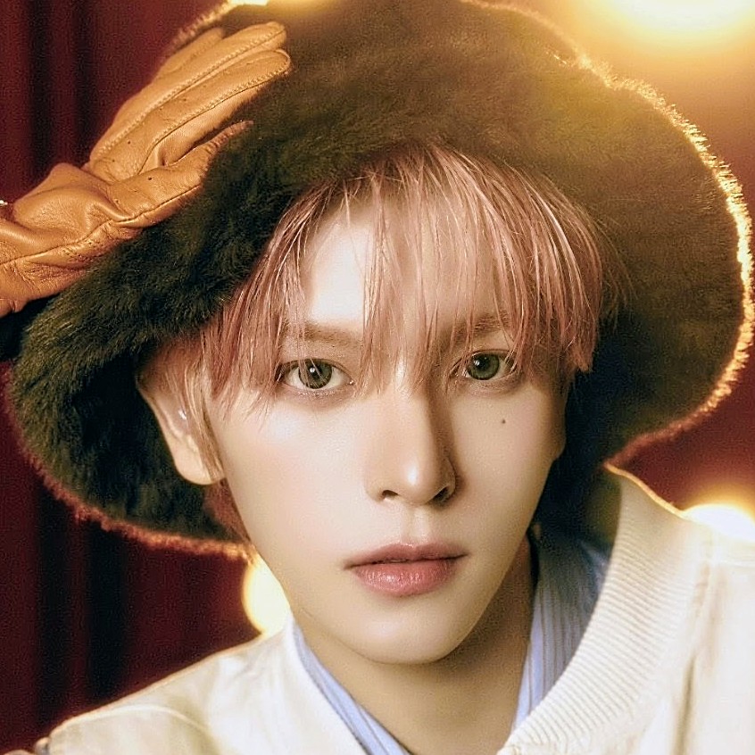 Behind-the-scenes cut of Laurence (n.SSign)