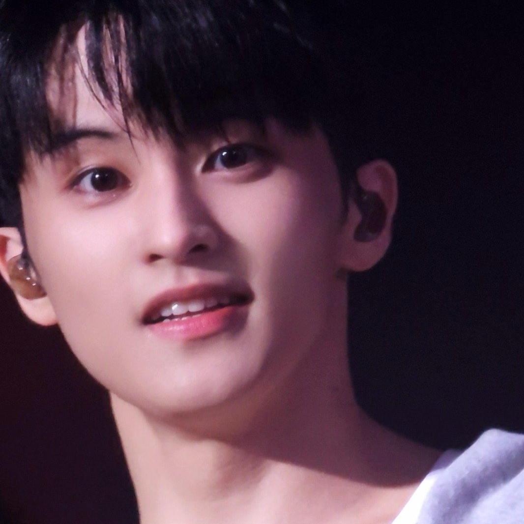 Behind-the-scenes cut of Mark (NCT 127, NCT DREAM)