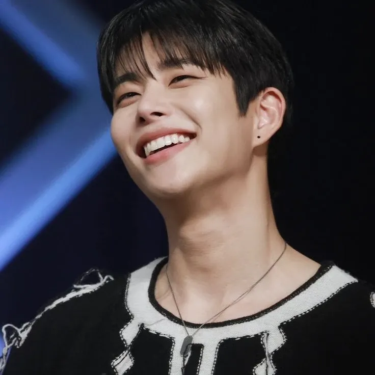 A moment captured by MJ (ASTRO)'s fan