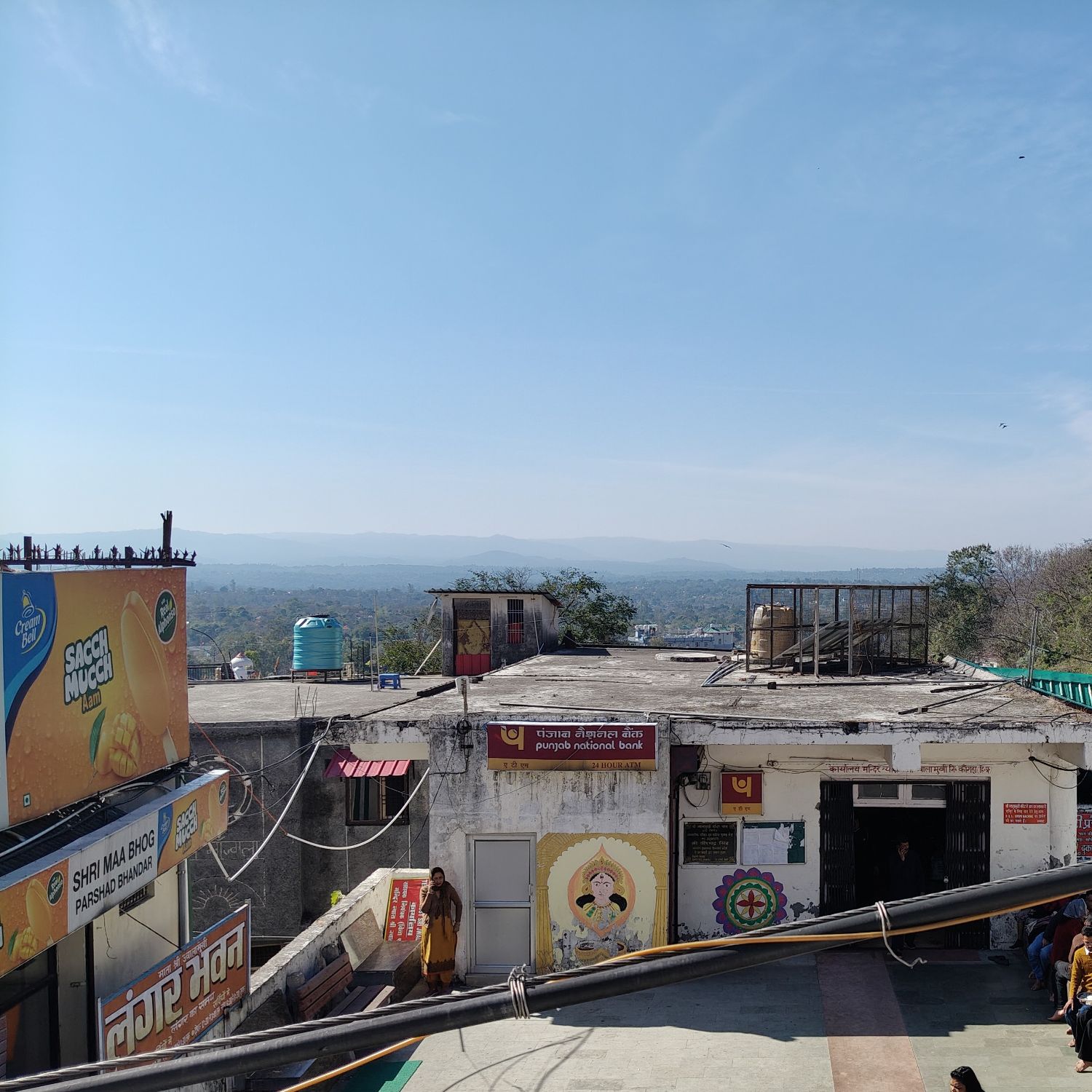 Behind-the-scenes cut of BTS