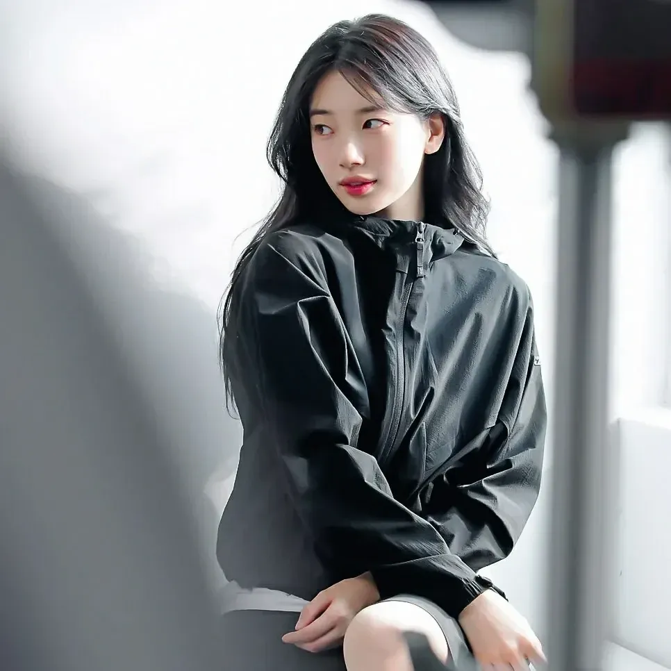 A moment captured by Suzy's fan