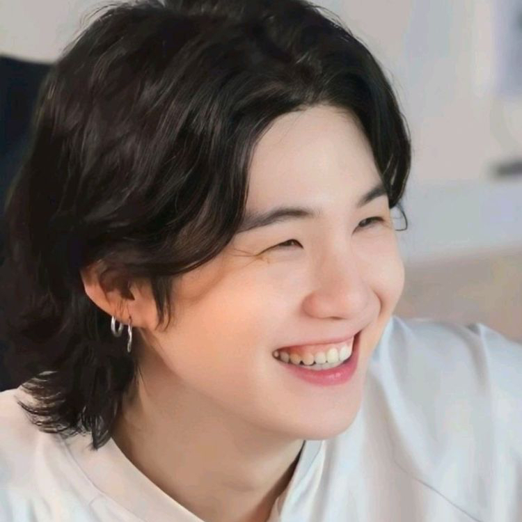 Foto aktivitas terbaru SUGA (BTS)
