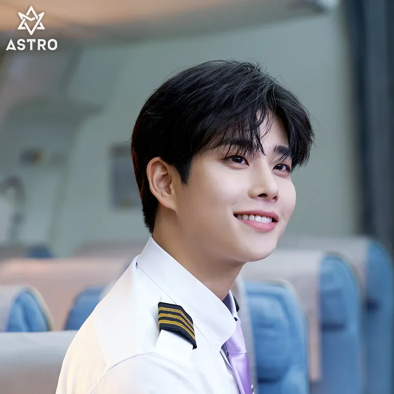 A moment captured by MJ (ASTRO)'s fan