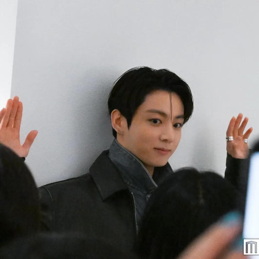 Foto aktivitas terbaru Jungkook (BTS)