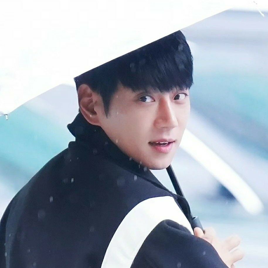 A moment captured by Hwang Chiyeol's fan