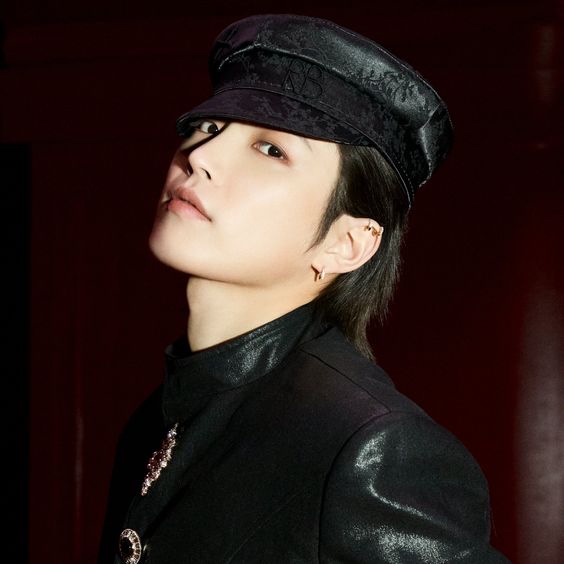 弘中 (ATEEZ)的最新照片