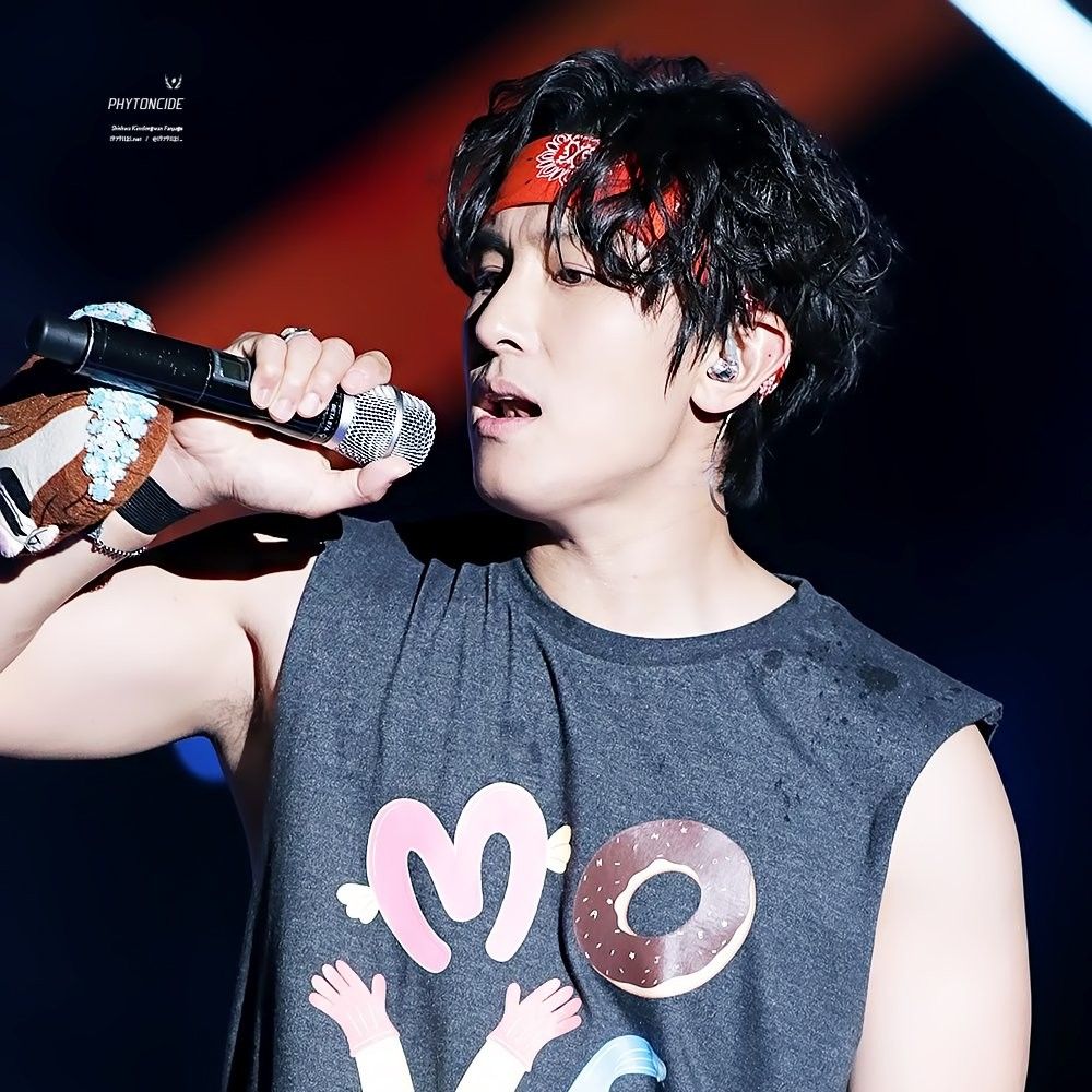 A moment captured by Kim Dongwan (SHINHWA)'s fan