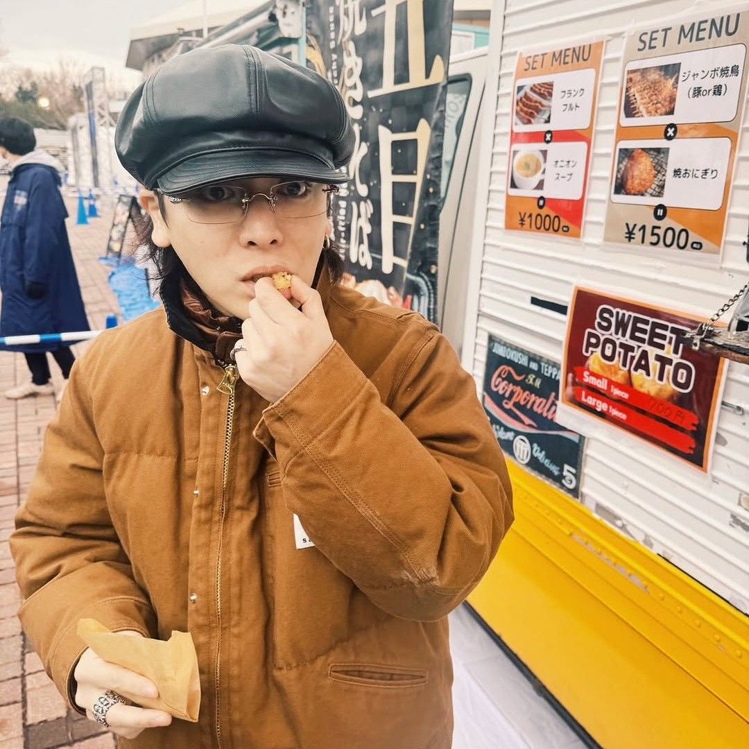 A moment captured by Yuuri's fan