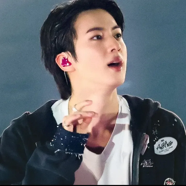 진 (방탄소년단) 최근 활동샷