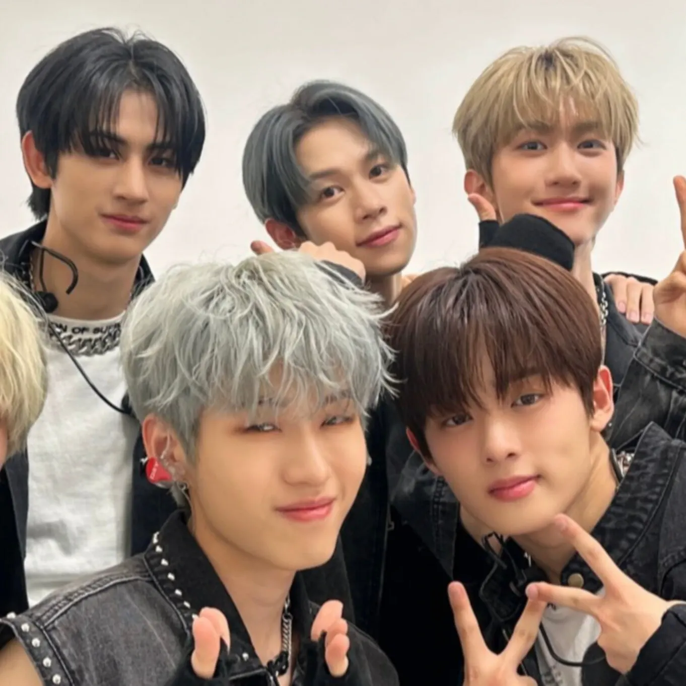 Behind-the-scenes cut of YOUNITE