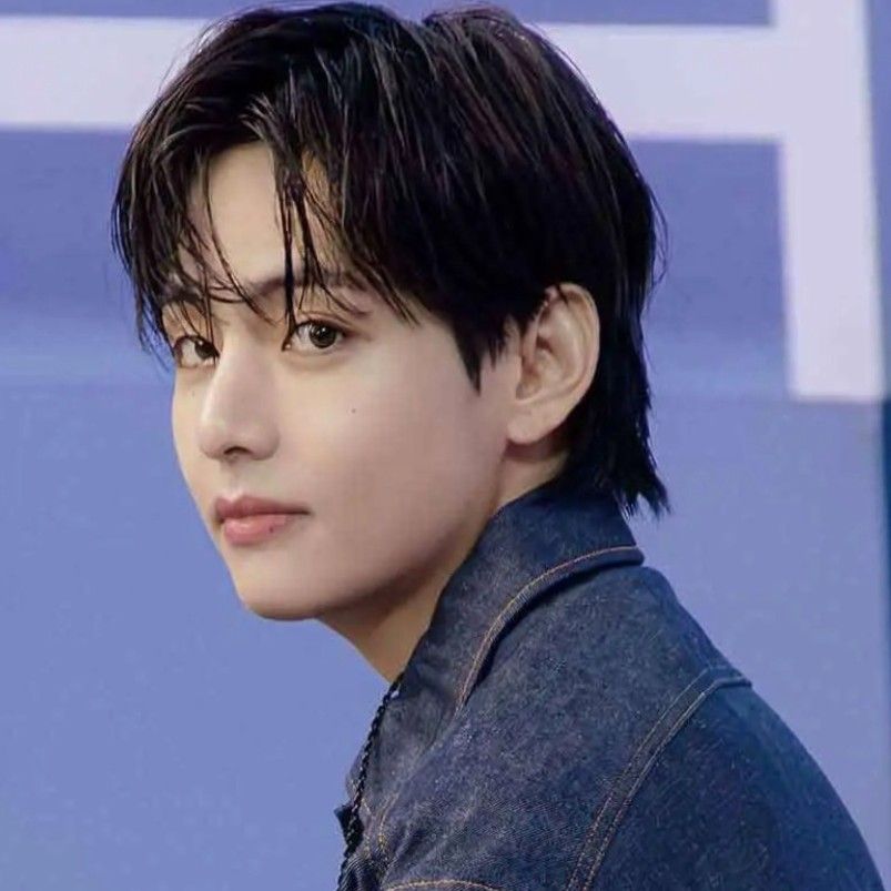 Recent activity shot of V (BTS)