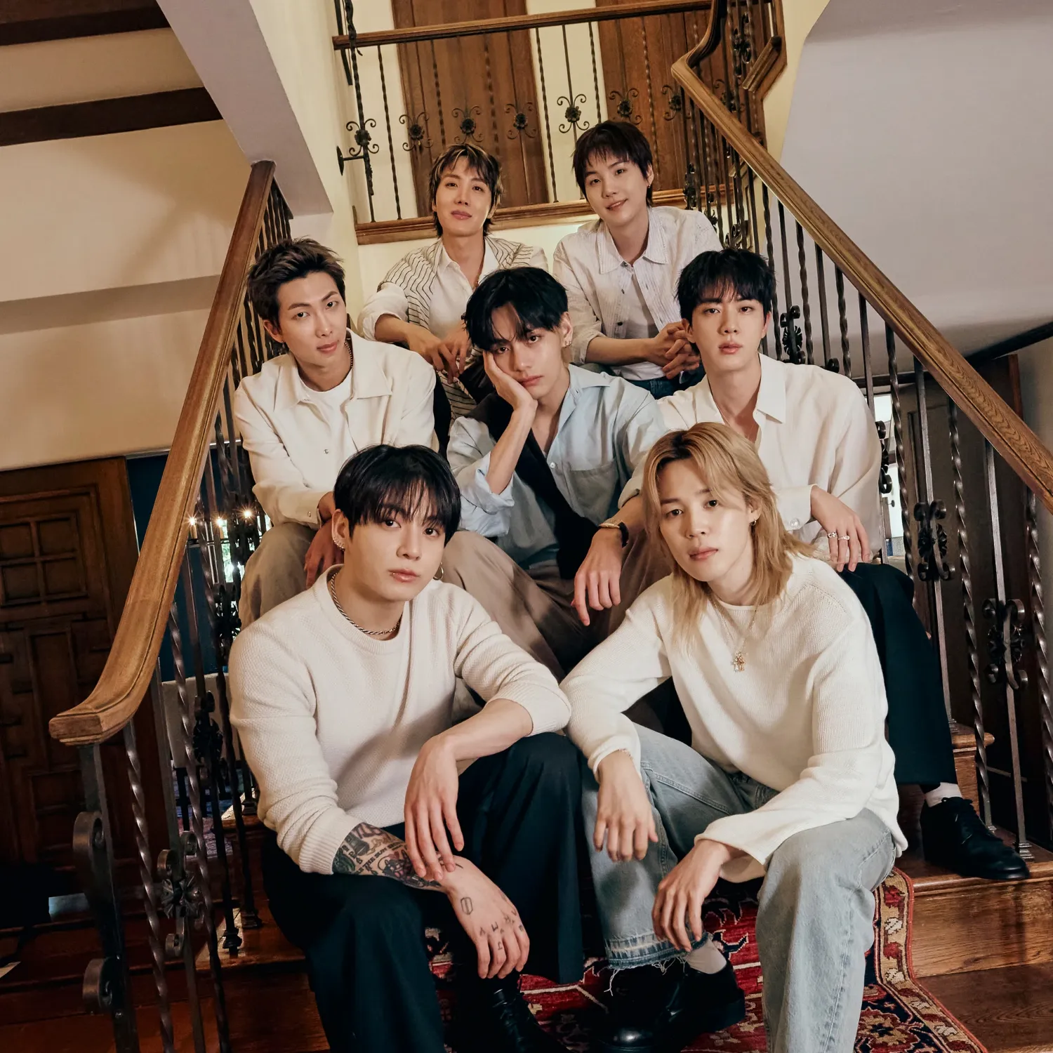 Behind-the-scenes cut of BTS