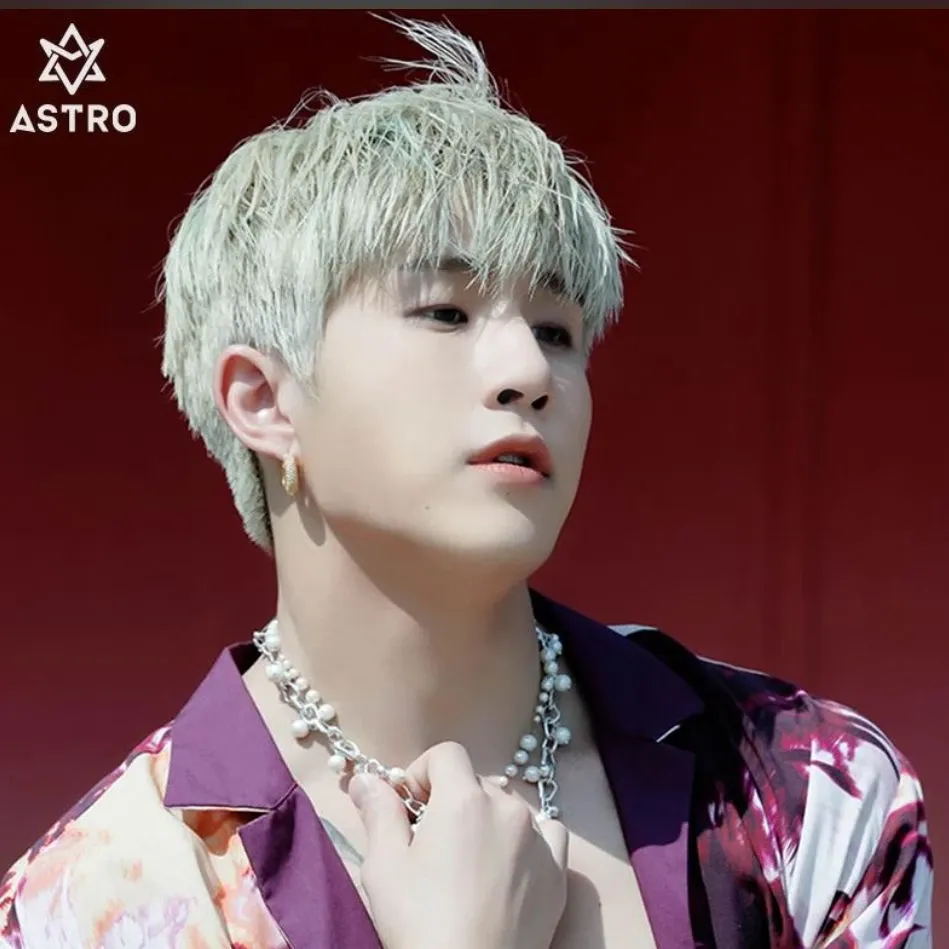 Behind-the-scenes cut of Jinjin (ASTRO)