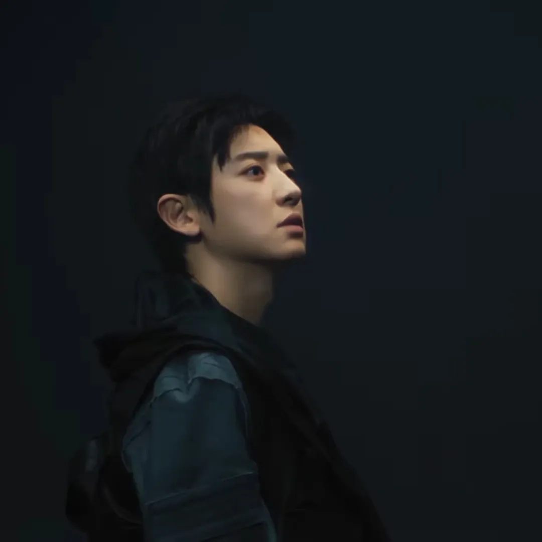 Recent activity shot of Chanyeol (EXO)