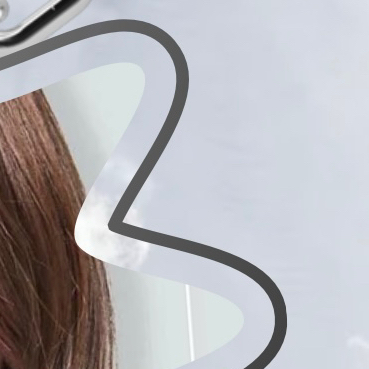 A moment captured by Monday (Weeekly)'s fan