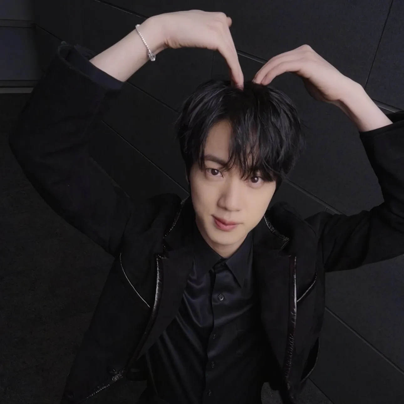 Behind-the-scenes cut of Jin (BTS)