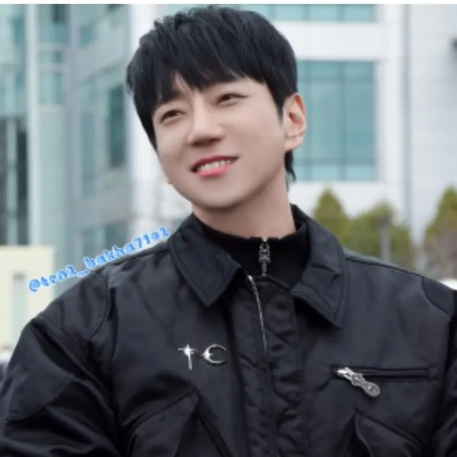 Latest photo of Hwang Chiyeol