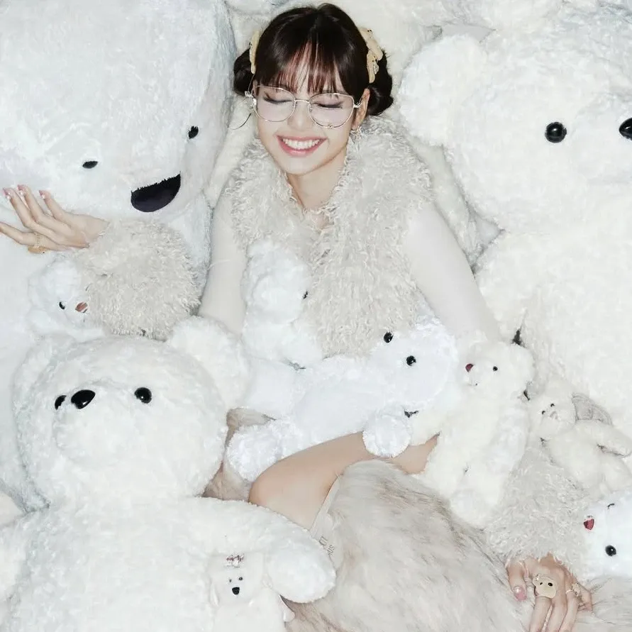 Foto aktivitas terbaru Lisa (BLACKPINK)