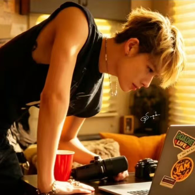 Foto terbaru NI-KI (ENHYPEN)