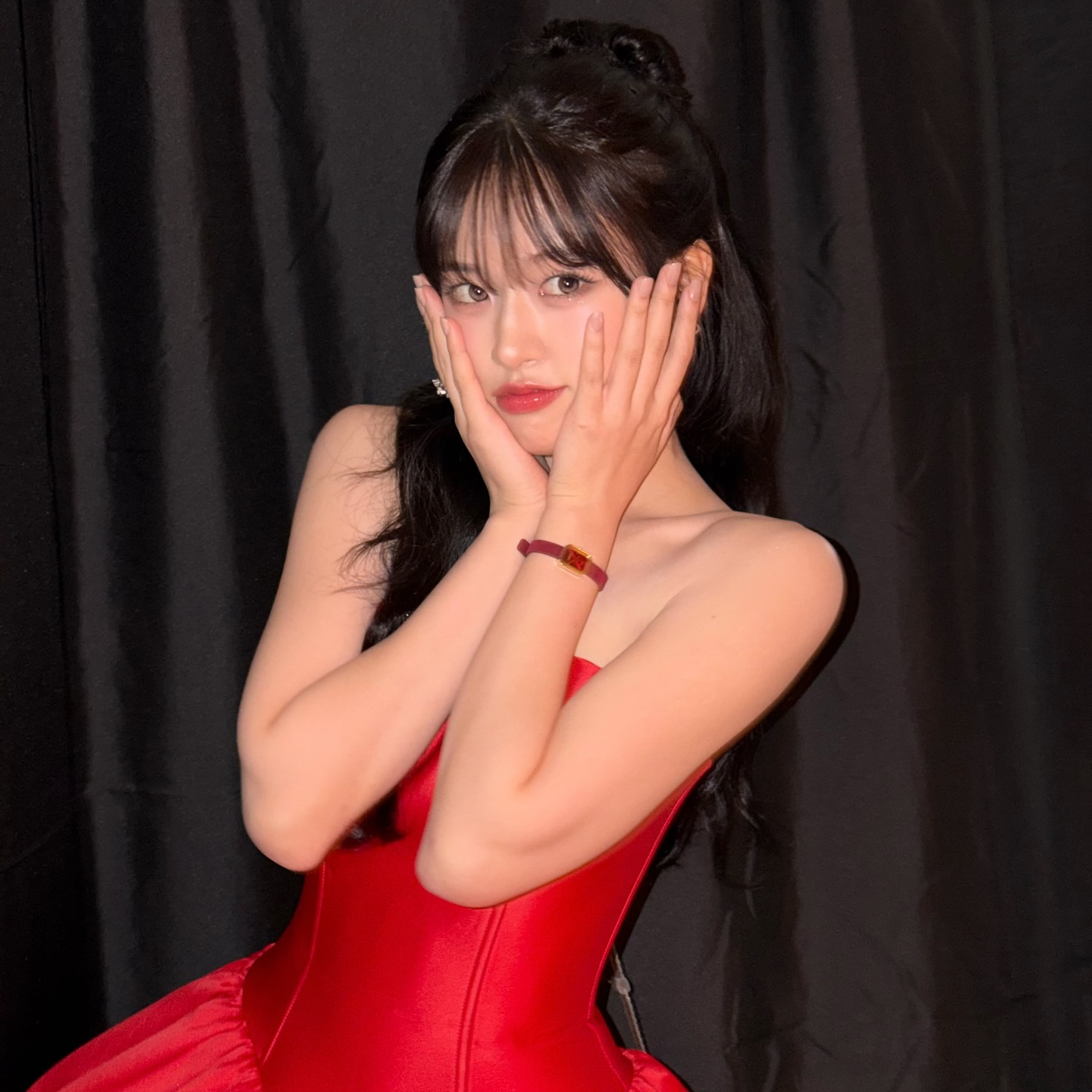 Behind-the-scenes cut of IVE