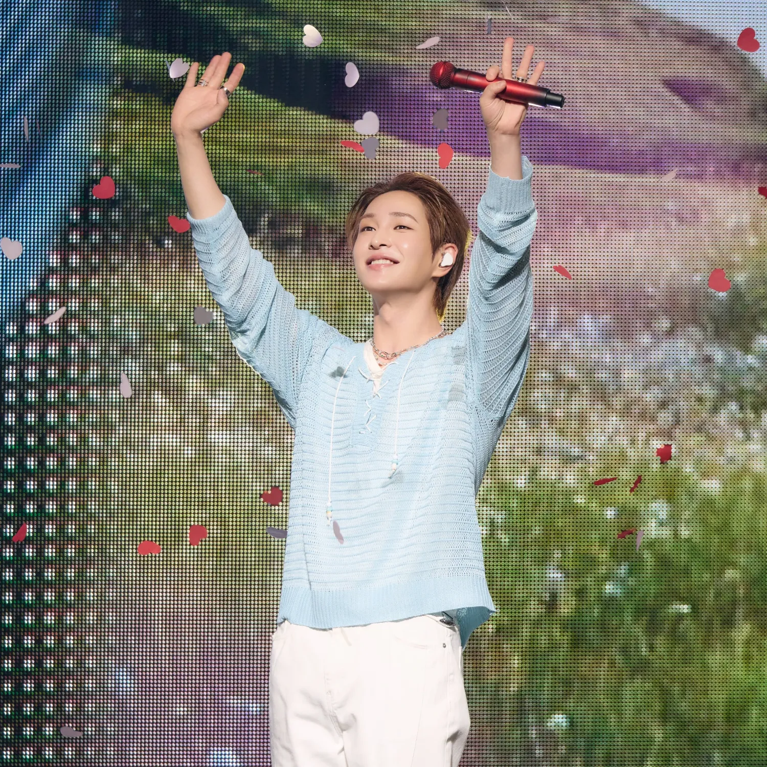 Latest photo of Onew (SHINee)