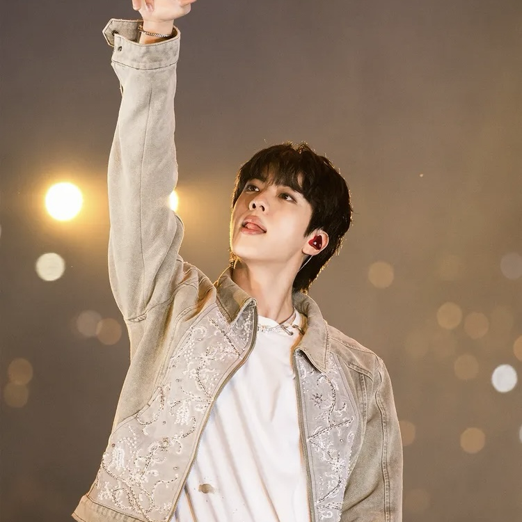 진 (방탄소년단) 최근 활동샷