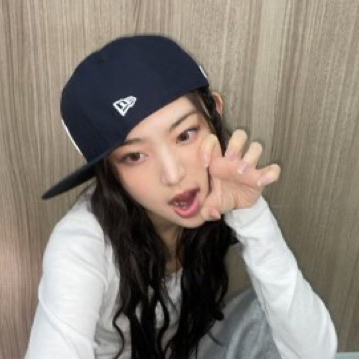 Behind-the-scenes cut of LEESOL (KiiiKiii)