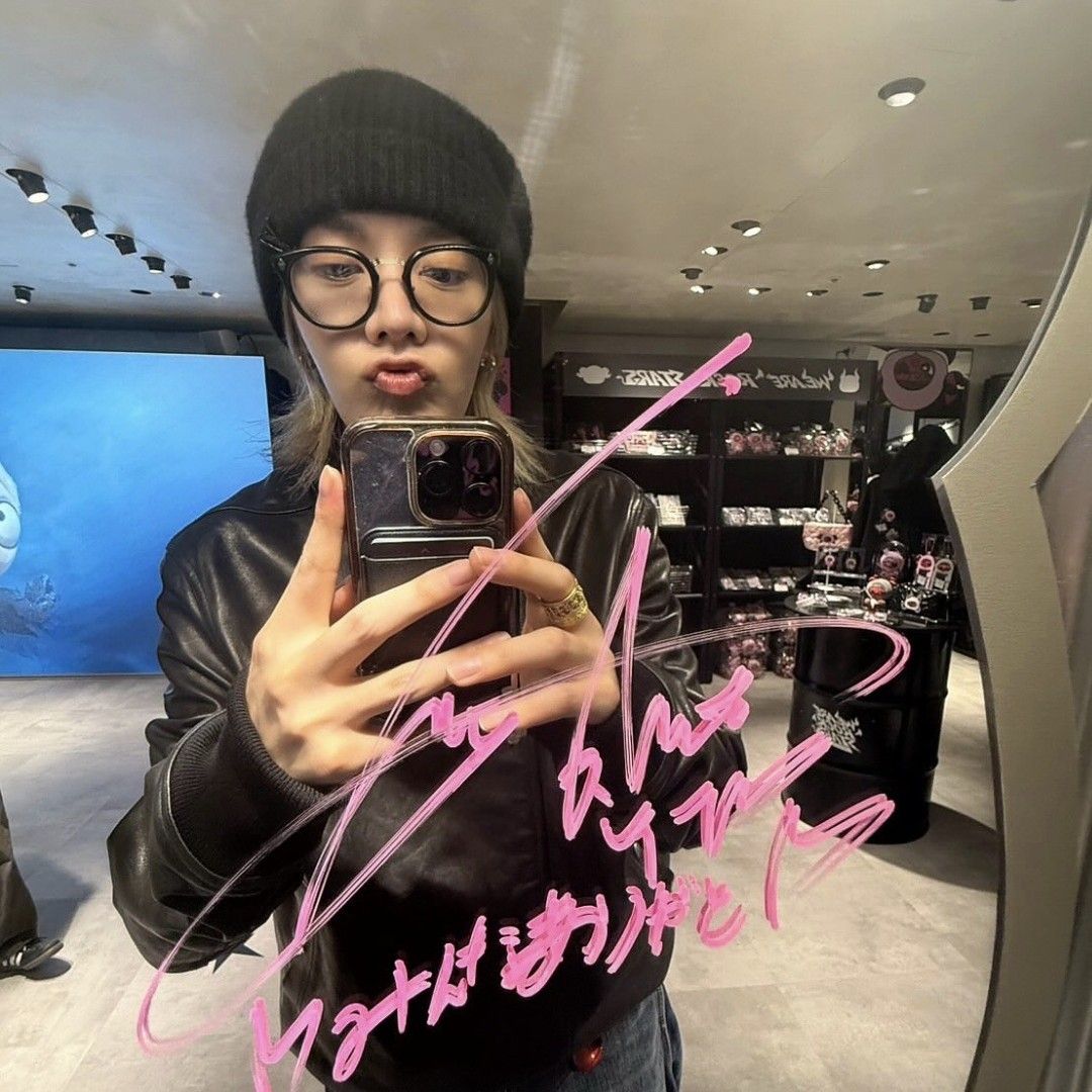 Foto aktivitas terbaru Yuta (NCT 127)