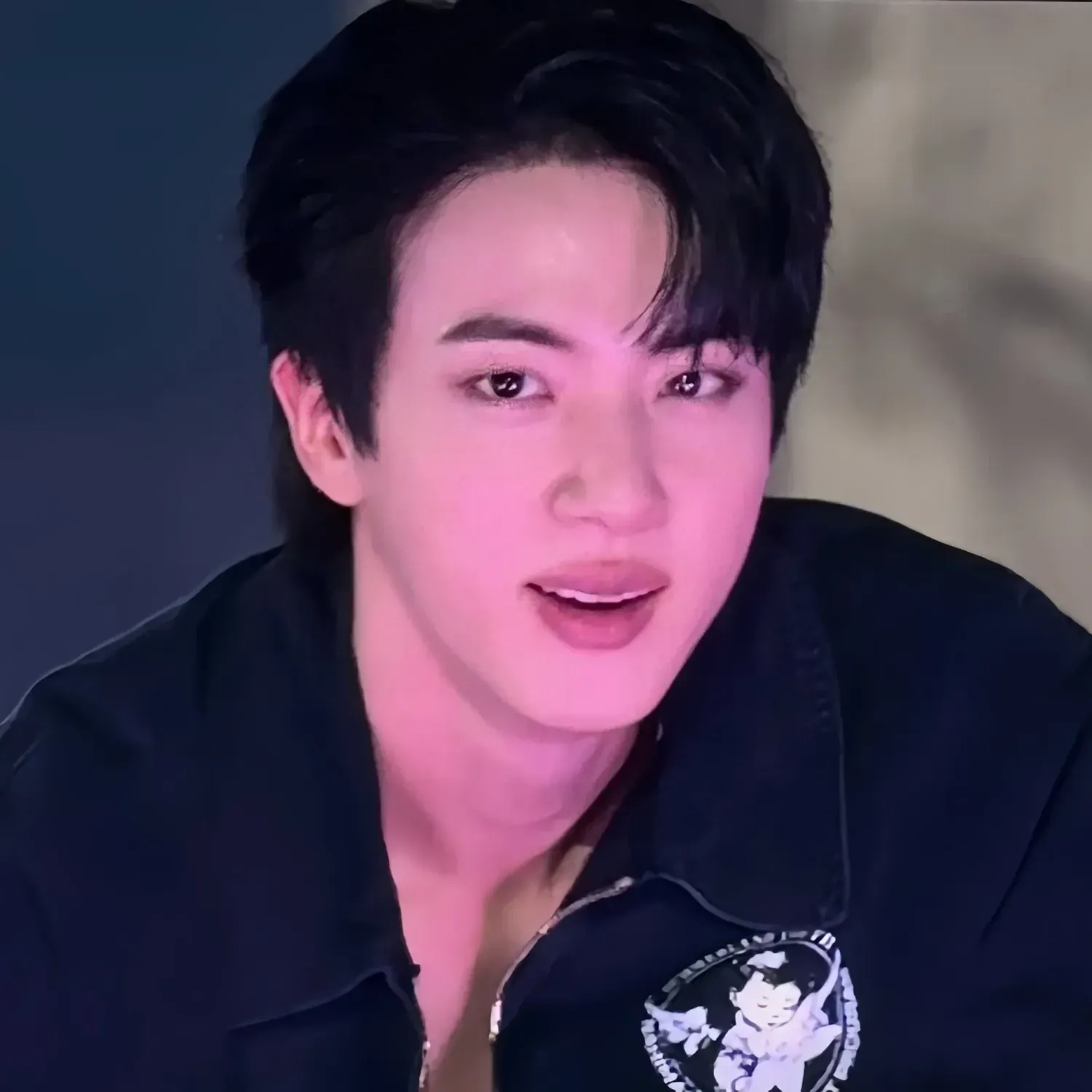Foto aktivitas terbaru Jin (BTS)